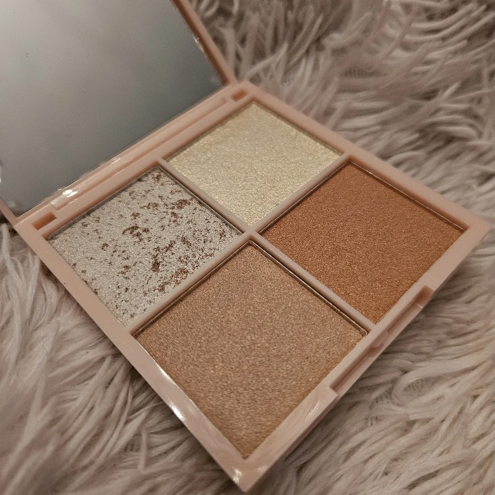 🆕️KNDR Beauty Kinder Glow Highlight Palette